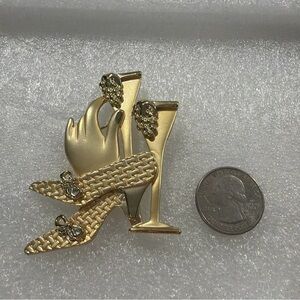 Vintage Elegant Gold Brooch with Accents